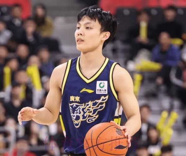 徐杰半场出战14分钟,3中0没有数据入账、正负值+21全场最高 徐杰半场出战14分钟,3中0没有数据入账、正负值+21全场最高